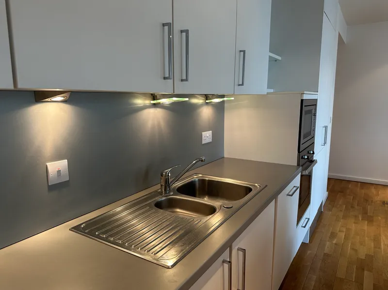 Brayford Waterfront // 2 Bed & 2 Bath // JULY 2026 - Image 7